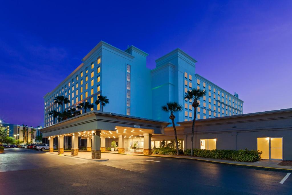 Holiday Inn Suites Across Universal Orlando